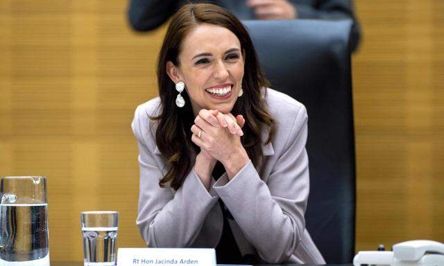 Neuseelands Premierministerin Jacinda Ardern hat mittlerweile wieder gut lachen. 