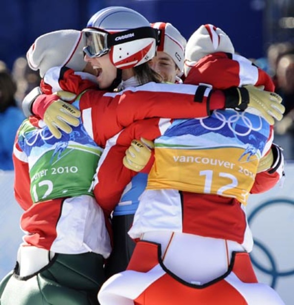 Wolfgang Loitzl, Andreas Kofler, Thomas Morgenstern und Gregor Schlierenzauer machten aus dem Olympischen Team-Skispringen eine Machtdemonstration: In jedem einzelnen der acht Durchgänge erzielte ein Österreicher die Höchstweite. Der Vorsprung auf Silbermedaillengewinner Deutschland betrug nicht weniger als 72,1 Punkte - neuer Olympischer Rekord. Bronze ging an Norwegen mit weiteren 5,5 Zählern Rückstand.