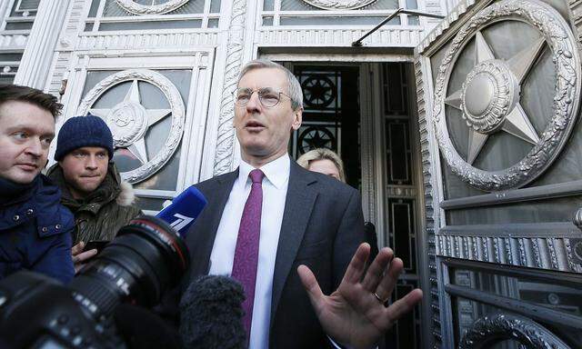 Der britische Botschafter in Russland, Laurie Bristow, verlässt das Außenministerium in Moskau.