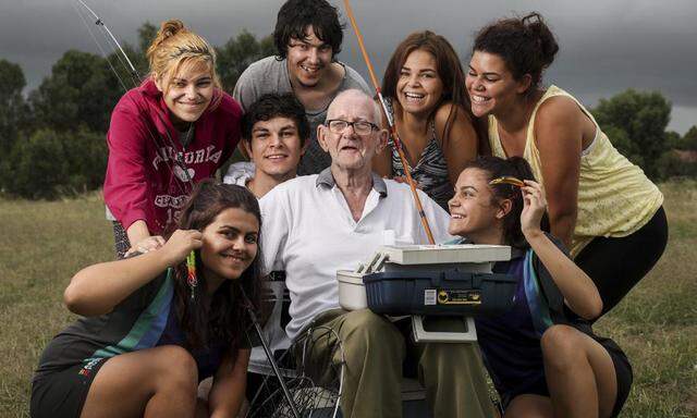  Ray Johnstone aus Südaustralien suchte per Internet einen Kumpel zum Angeln. Jetzt kann sich der 75-Jährige der Angelfreunde kaum noch erwehren.