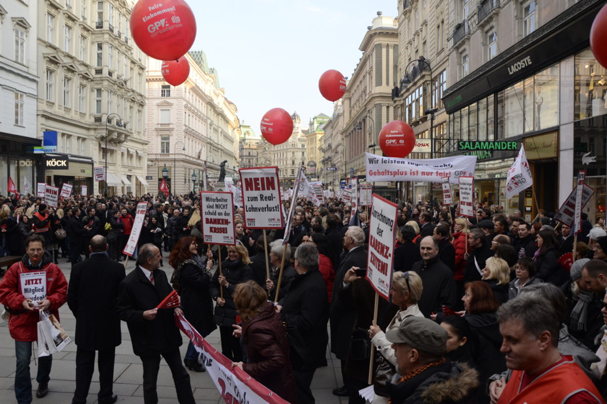 Sie hätten unter der massiven Teuerung genauso zu leiden wie alle anderen Österreicher auch. "Für sie sind Teigwaren auch um 23 Prozent teurer geworden", sagte er.