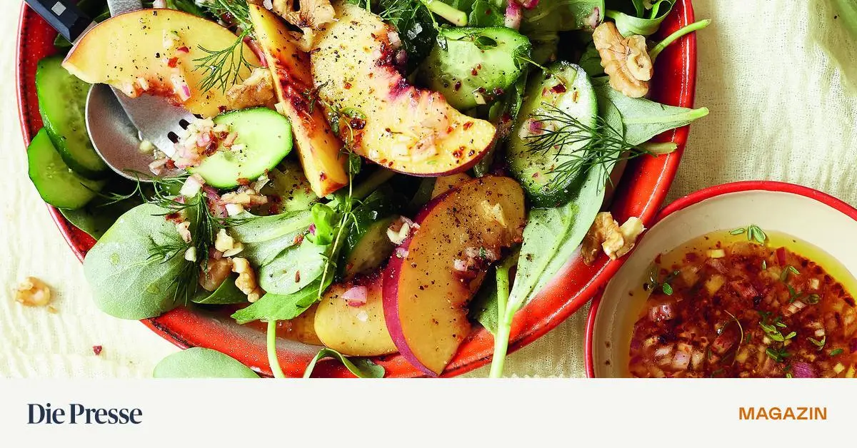 Pfirsich-Gurken-Salat-mit-Dill-premium-