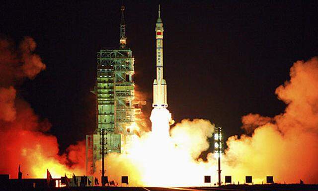 Chinas Rakete 'Langer Marsch' hebt ab.