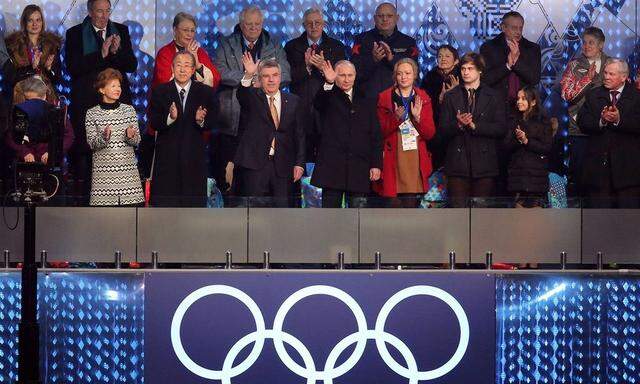 Thomas Bach Praesident des IOC und Vladimir Putin Praesident von Russland in Sotschi 2014