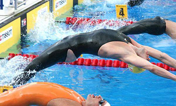 Großes Pech hatte Rogan auch bei der Universiade 2009: Im Finale riss ihm der Schwimmanzug, wieder blieb ihm nur ein vierter Platz.