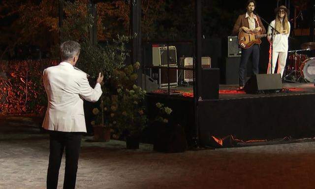 Alfons Haider hatte im Zwiegespräch mit Musiker Alexander Köck live im Fernsehen umstrittene Argumente für die eher geringe Bezahlung.