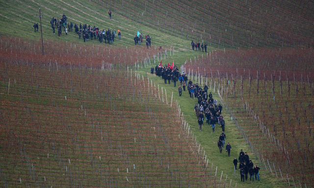 Der Grenzzaun zu Slowenien war in Österreich umstritten: Demo und Gegendemo zur Asylpolitik in Spielfeld. 