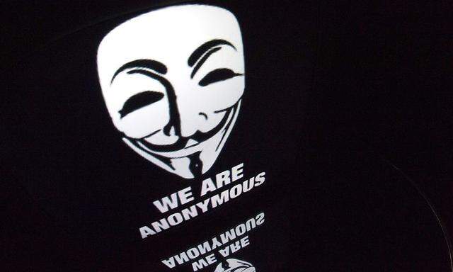Der Mann gehört zum Hacker-Kollektiv Anonymous.