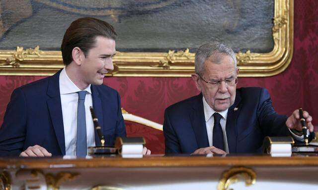 Bundeskanzler Sebastian Kurz und Bundespräsident Alexander Van der Bellen im Rahmen der Angelobung