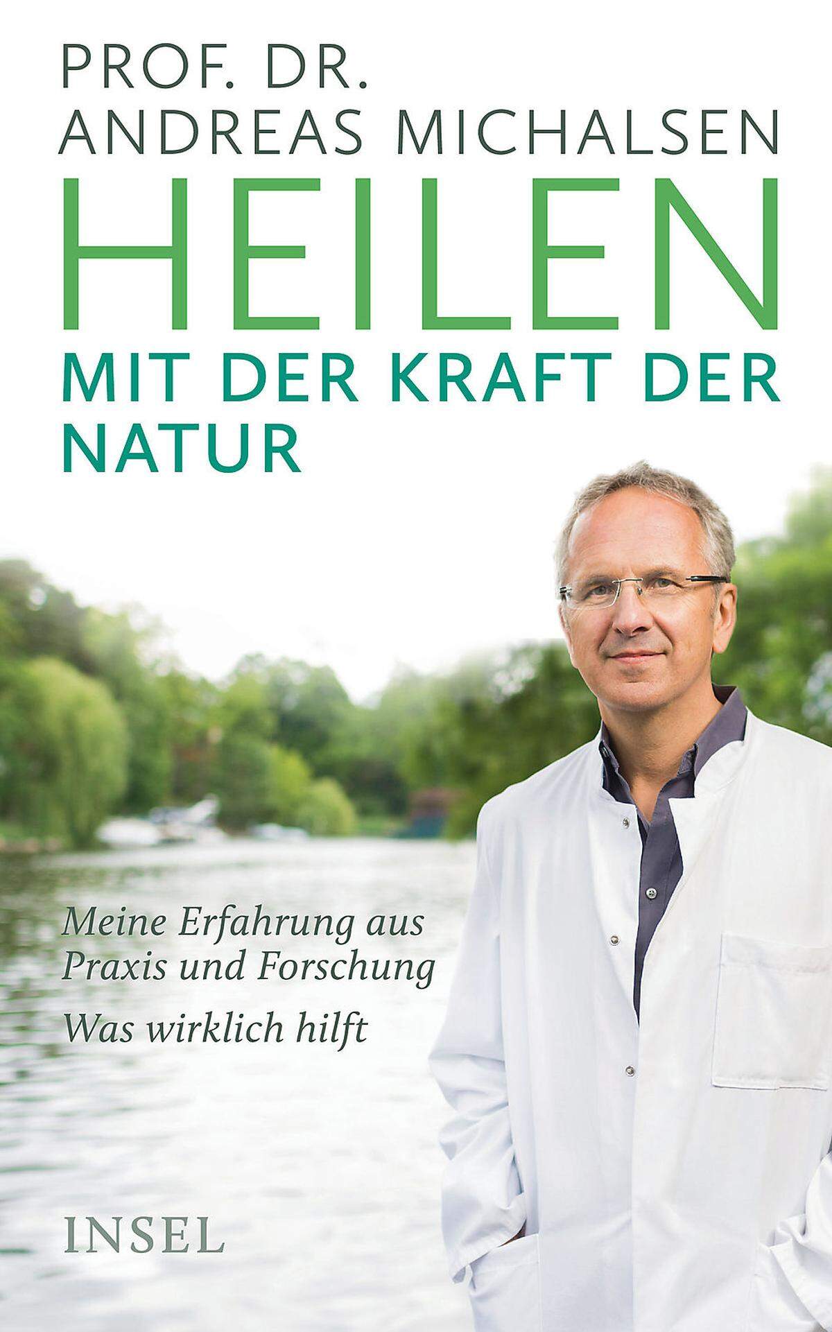 Platz 7Heilen mit der Kraft der NaturMeine Erfahrung aus Praxis und Forschung. Was wirklich hilftvon Andreas Michalsen Andreas Michalsen hat eine Mission. Und die spricht aus jedem Satz seines Buches. Er will der Naturheilkunde zu ihrem Recht verhelfen. Viel zu lange führte sie in der klassischen Medizin ein Schattendasein. Dabei können Naturheilkunde und Schulmedizin einander wunderbar ergänzen – vor allem bei chronischen Krankheiten. Wie das am besten gelingt, erläutert Michalsen anhand zahlreicher Beispiele aus seiner eigenen Arbeit mit Patienten sowie einer Vielzahl wissenschaftlicher Studien. Dabei gibt er einen fundierten, gut verständlichen Überblick über Grundlagen und Methoden der Naturheilkunde sowie viele wertvolle – und einige umstrittene – Impulse für eine gesunde Lebensführung. Trotzdem diskreditiert er keineswegs die Errungenschaften der modernen Medizin, plädiert vielmehr für eine intensive Zusammenarbeit.