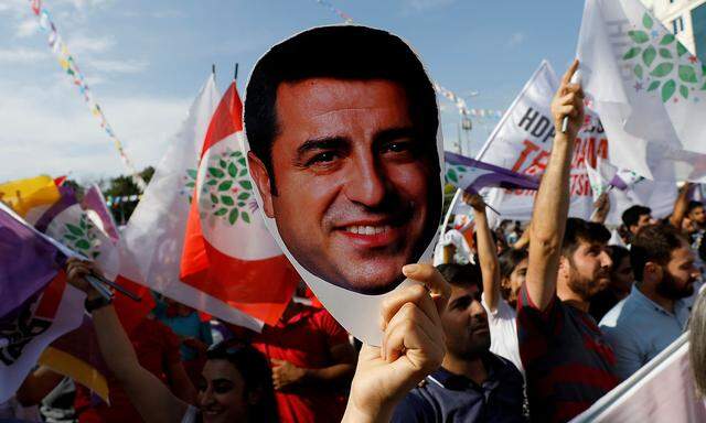 Unterstützer von Demirtaş auf einem Archivbild.