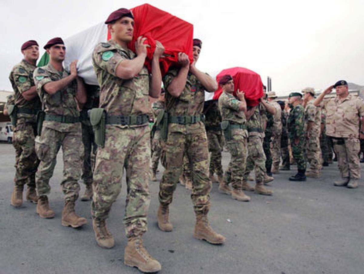 Die aktuell gehaltene ISAF-Verlustliste ist auf CNN.com einsehbar.--> Thomas Seifert in Afghanistan-->Soldat Prinz Harry: Der Royal in Afghanistan--> Fotoreise durch Afghanistan