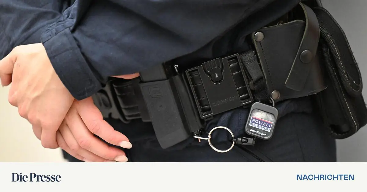 Tankstellenr-uber-rennt-gegen-T-r-und-fl-chtet-danach