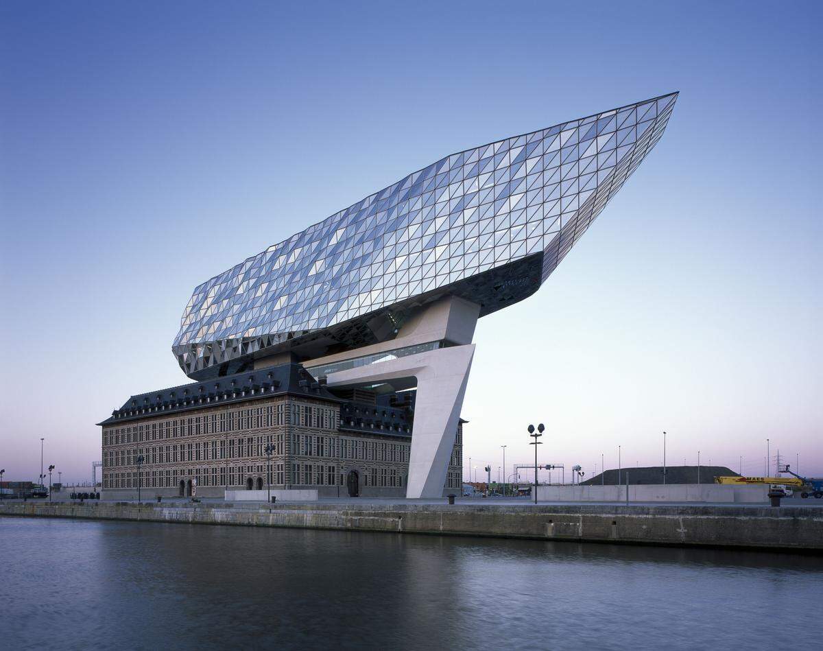 Futuristisch in Szene gesetzt: Das Antwerp Port House in Belgien.