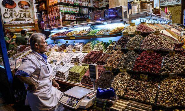 TURKEY-TOURISM-DAILY-LIFE-RAMADAN