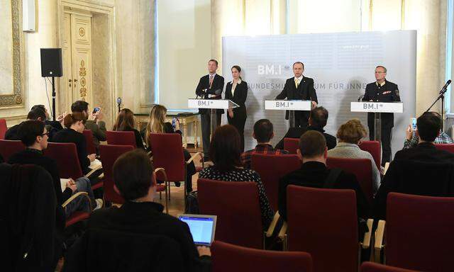 Pressekonferenz zu Ermittlungsergebnissen nach Festnahme des Terrorverdächtigen Lorenz K.