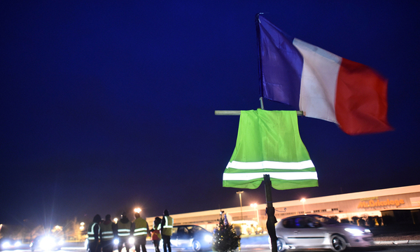 Weniger Steuern auf Überstunden und doch keine neue Ökosteuer – das besänftigt die Demonstranten, kostet aber Geld. 