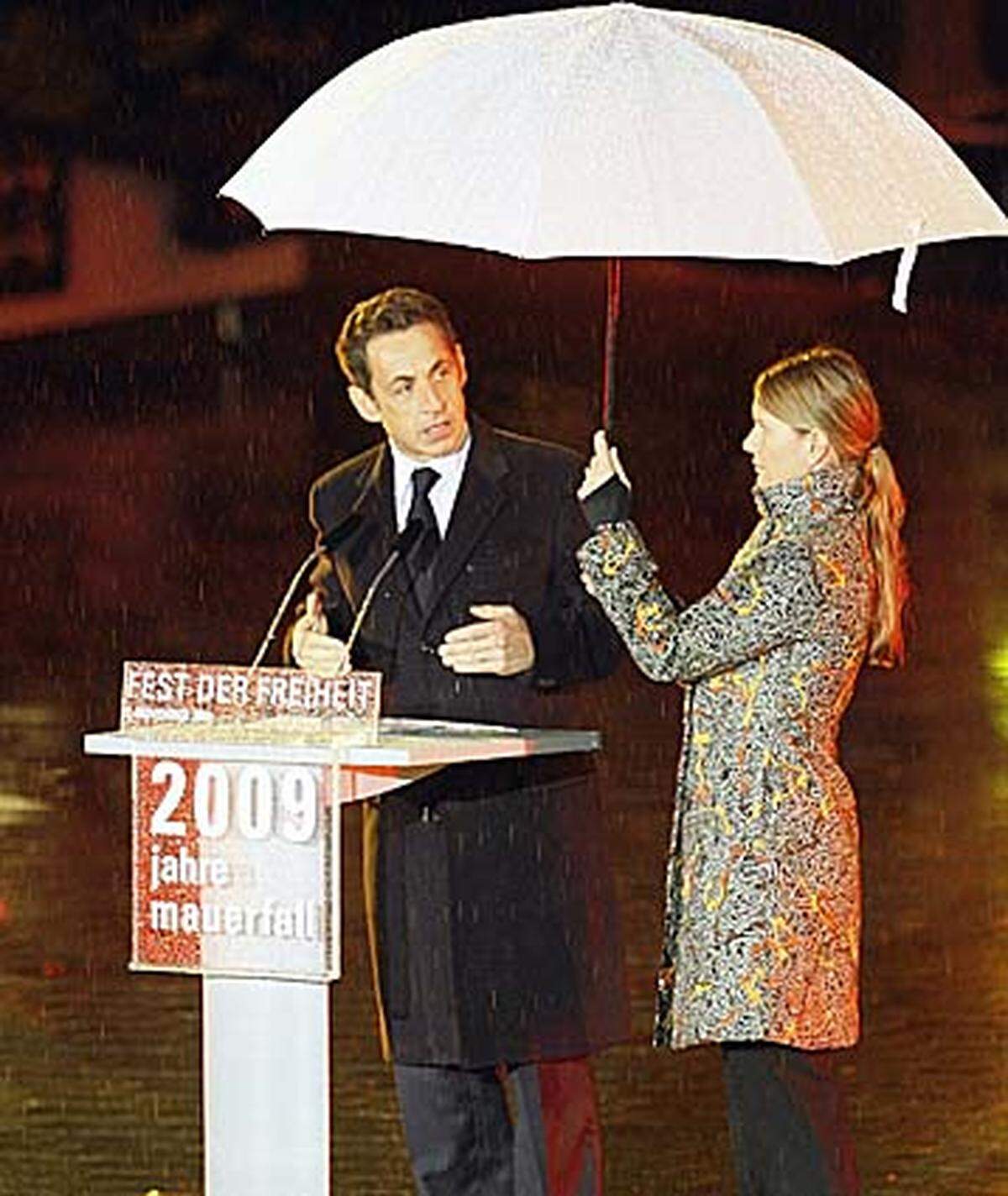 Der französische Präsident Nicolas Sarkozy sagte, am 9. November 1989 habe die ganze Welt nach Berlin geschaut. "Es waren die Berliner, die die Mauer der Schande zerstört haben. Diese Mauer, die alle für unzerstörbar hielten, sie haben sie niedergerissen."