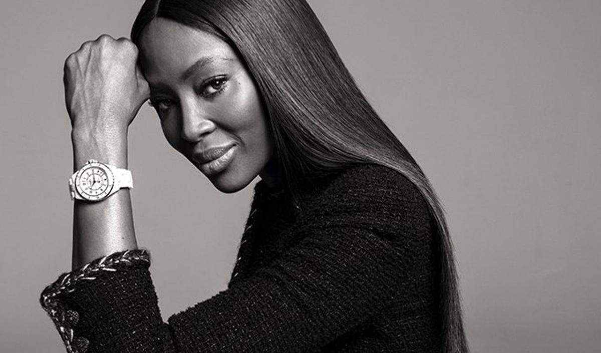 Ähnlich wie Kate Moss ist Naomi Campbell nie ganz vom Laufsteg verschwunden und zählt auch heute noch zu den gefragtesten Models und ist aktuell in der Uhrenwerbung von Chanel zu sehen. Das Alter kann ihr allem Anschein nach nichts anhaben.