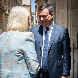 Verteidigungsministerin Tanner trifft Maltas Verteidigungsminister Byron Camilleri in Valletta