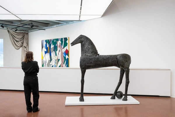Die Ausstellung ANIMALIA. Von Tieren und Menschen zeigt Werke internationaler Künstler:innen und lädt dazu ein, Tierdarstellungen als Spiegel menschlicher Vorstellungen und Werte neu zu betrachten.