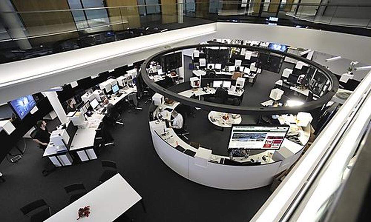 Im dritten Stock befindet sich das Herzstück - der Newsroom der Tiroler Tageszeitung (TT) - entwickelt gemeinsam mit Redaktion und Architekt Henke Schreieck.