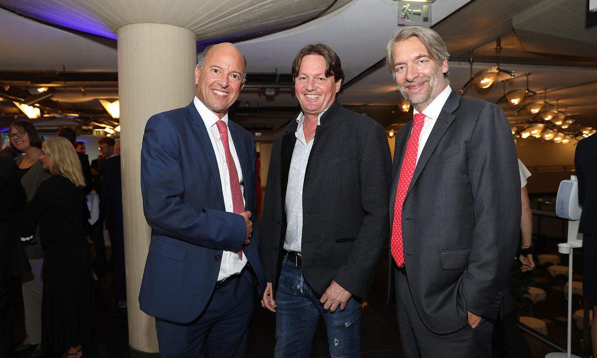PwC-Energie-Experte Michael Sponring, Klaus Mark, Präsident der Tiroler Adler Runde und PwC Partner Andreas Hladky (v. l.)