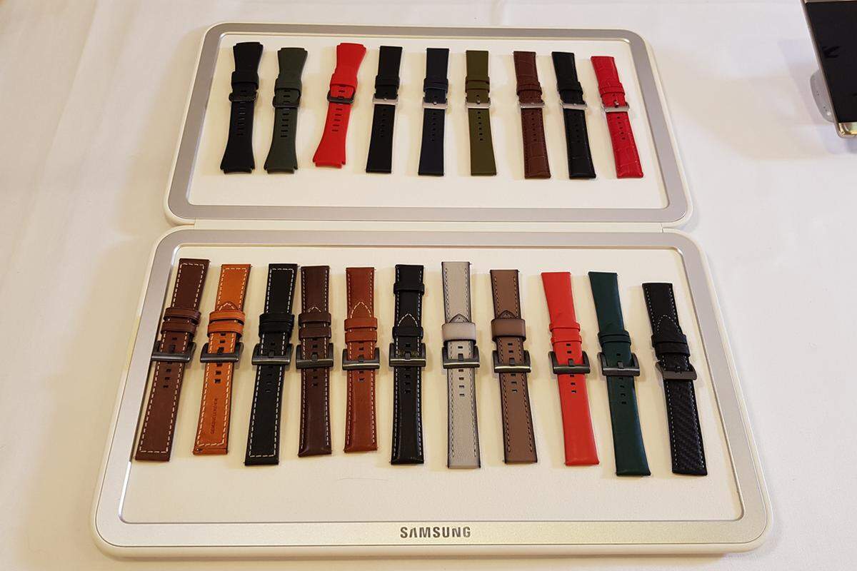 Neben der Auswahl an Samsung-Armbändern können bei beiden Modellen andere Armbänder verwendet werden. Lediglich eine Breite von 22 Millimetern müssen sie aufweisen.