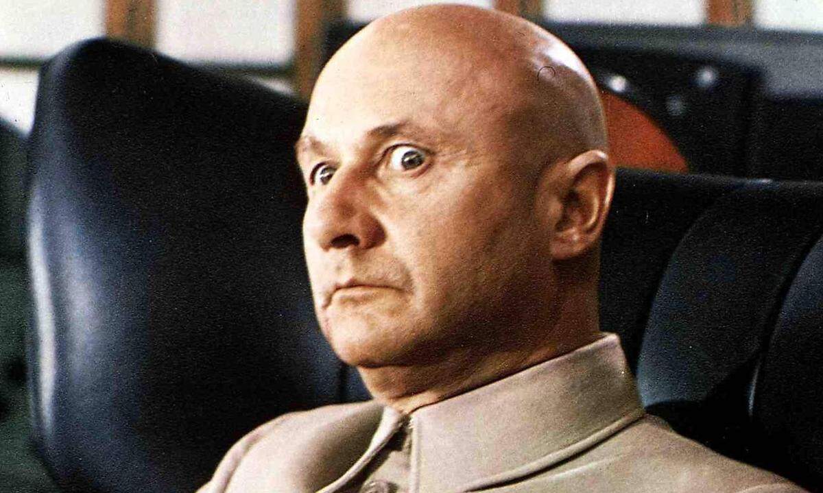 Der britische Schauspieler Donald Henry Pleasance wurde hauptsächlich wegen einer Rolle bekannt: Ernst Stravo Blofeld in dem James Bond Film Man lebt nur zweimal. Obwohl die Rolle Blofelds von mehreren Schauspielern gespielt wurde, unter anderem von Christoph Walz in "Spectre", ist die Version von Pleasance die bekannteste.