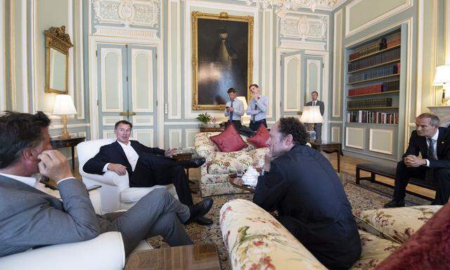 Großbritanniens Außenminister Jeremy Hunt beim Interview mit den „Presse-Redakteuren Christian Ultsch und Michael Laczynski in der britischen Botschaft in Wien.