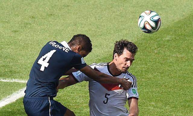 Mats Hummels (rechts) erzielt den entscheidenden Treffer