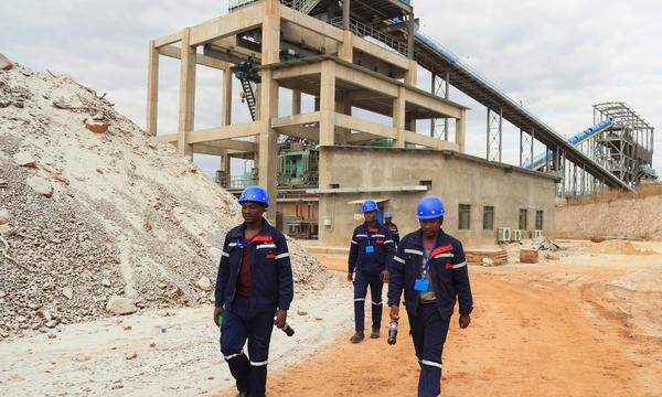 China streckt seine Fühler nach Afrikas Rohstoffen aus. Im Bild: Lithium-Abbau in Zimbabwe. 