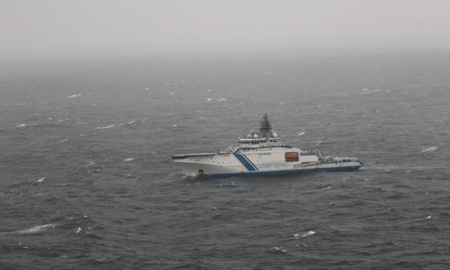 Ein Schiff der finnischen Küstenwache im Bereich der zerstörten Gaspipeline Balticconnector im vergangenen Oktober. 