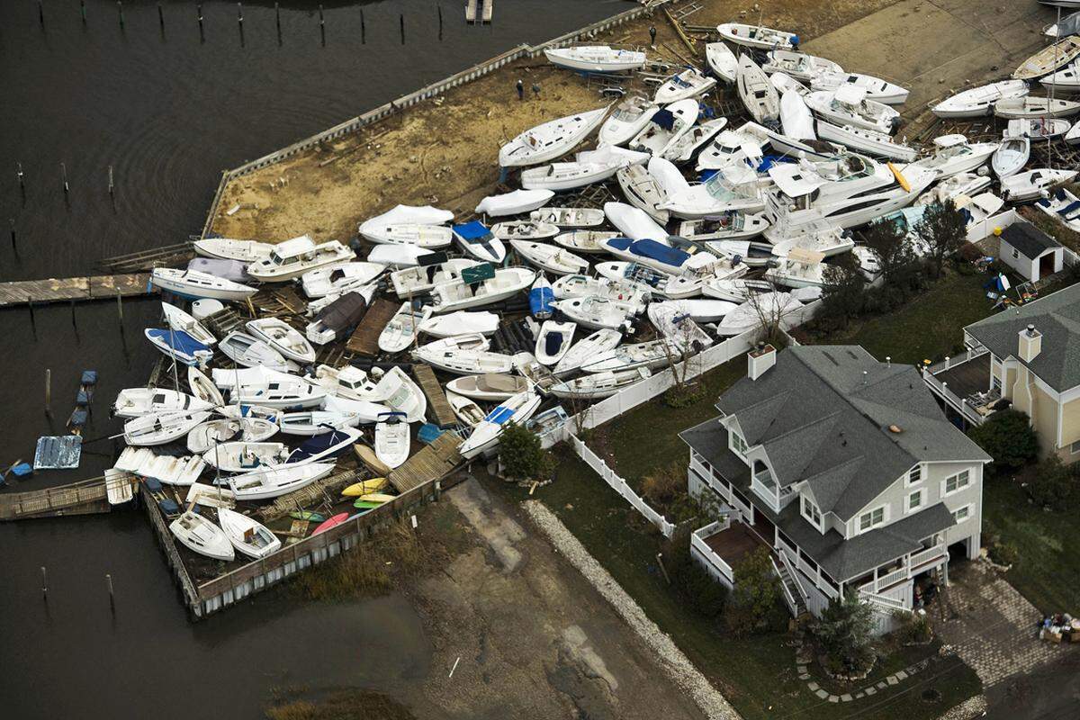 Monmouth Beach, New Jersey. Boote, die durch "Sandy" an Land geschwemmt wurden, aufgenommen zwei Tage nach dem Sturm (31. Oktober).