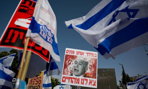 Der Ankläger des Internationalen Strafgerichtshofs in Den Haag hat beantragt, dass gegen Israels Regierungschef, Benjamin Netanjahu, und dessen Verteidigungsminister, Joaw Galant, internationale Haftbefehle erlassen werden.