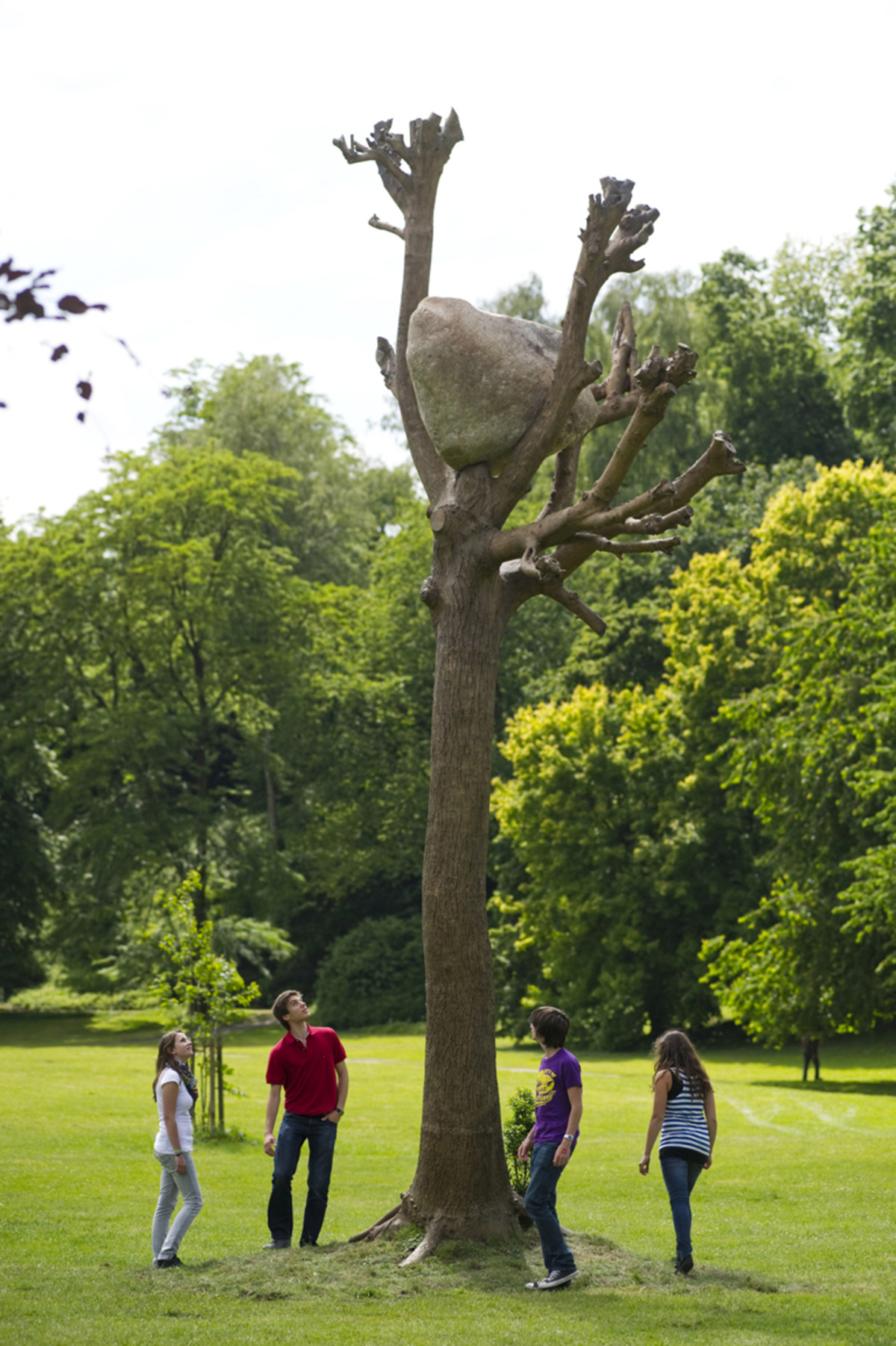Beeindruckend ist der aus Bronze und Stein bestehende Baum von Giuseppe Penone.