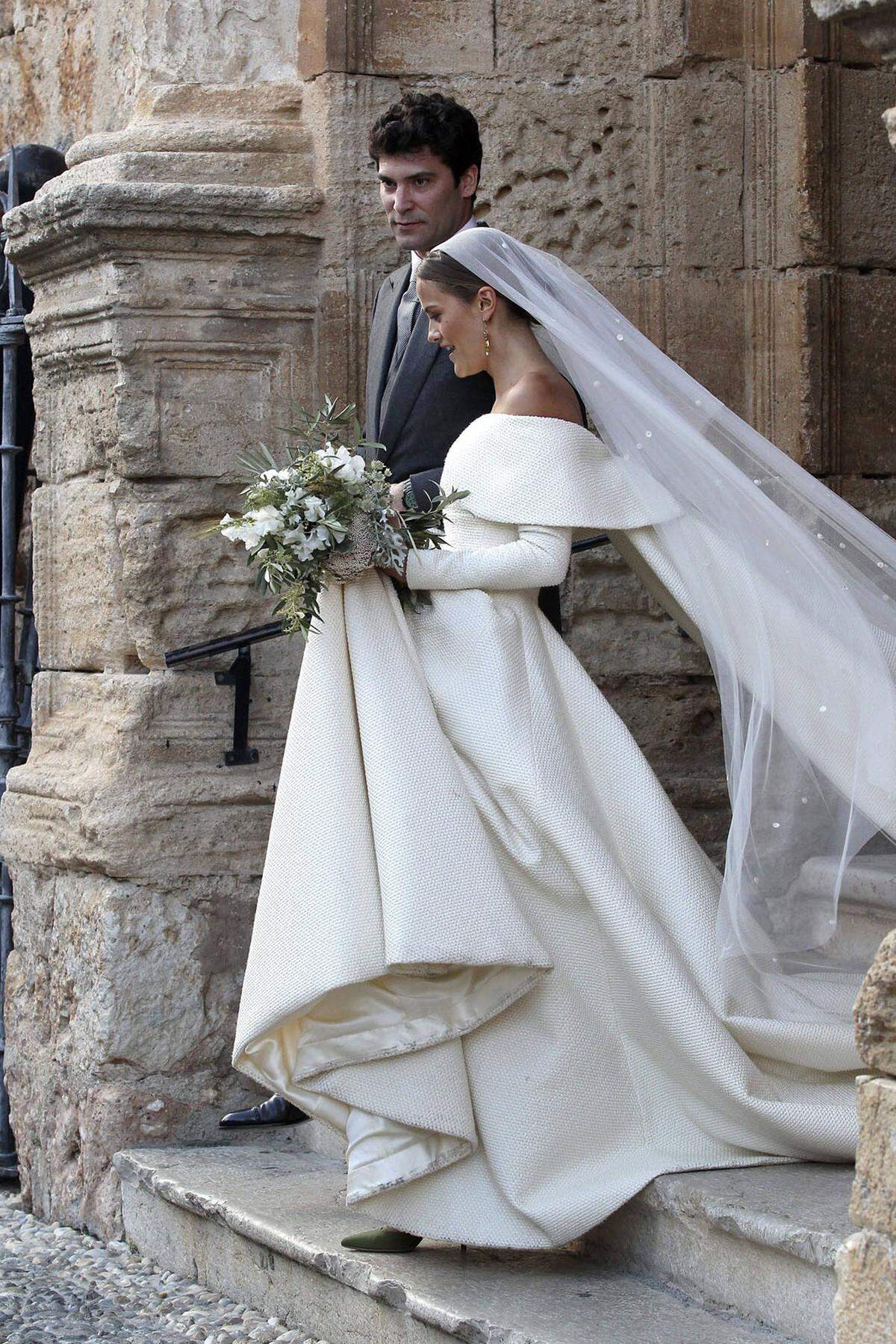 In der britischen High Society sehr gefragt ist neuerdings auch Emilia Wickstead. Die Londoner Designer hat im Vorjahr eine Brautmode-Linie lanciert und bereits Lady Charlotte Wellesley für ihre Hochzeit 2016 eingekleidet.