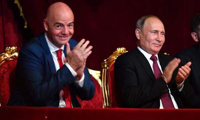 Nicht die „Muppet Show“ mit Waldorf und Statler, sondern die Fußball-WM mit Gianni Infantino und Wladimir Putin.