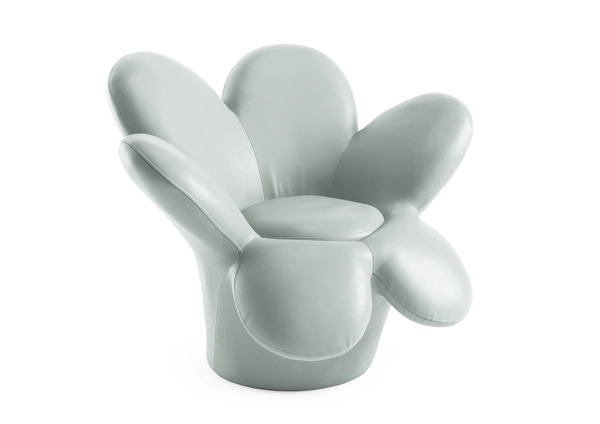 Spring.  “Fiore” armchair by Natuzzi. Design: Marcantonio.