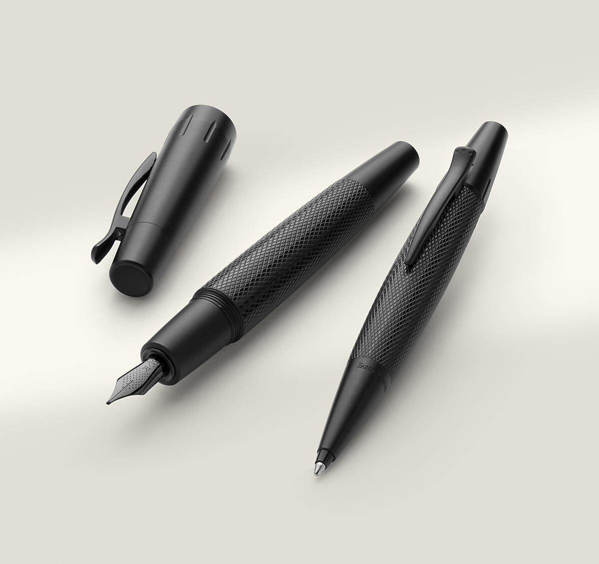Kugelschreiber (95 Euro) und Füllfeder (150 Euro) E-Motion "Pure-Black" von Faber-Castell sorgen für maskuline Eleganz.