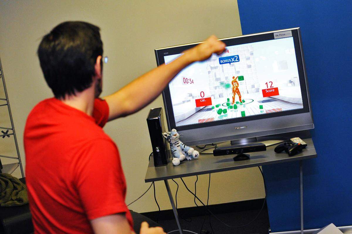 Für kurzweiligen Spaß sorgen Mini-Spiele wie "Virtual Smash" oder "Hula Hoop", bei denen auch mehrere Spieler hintereinander auf Punktejagd gehen können. Hier zeigt sich, dass die Kinect-Hardware nicht unbedingt der Grund für die angesprochenen Verzögerungen bei "Kinect Adventures" ist. In "Your Shape" klappt die Umsetzung nahtlos.