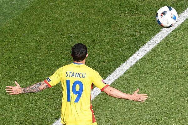 Zweites Spiel, zweiter Elfmeter: Kapitän Stancu trifft gegen die Schweiz erneut vom Punkt und sichert Rumänien ein 1:1.