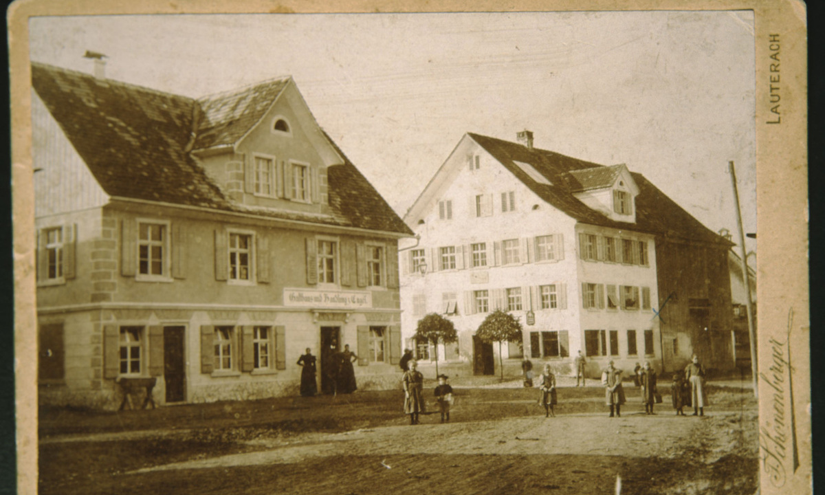 Treffpunkt Engel (links im Bild) um 1900. 
