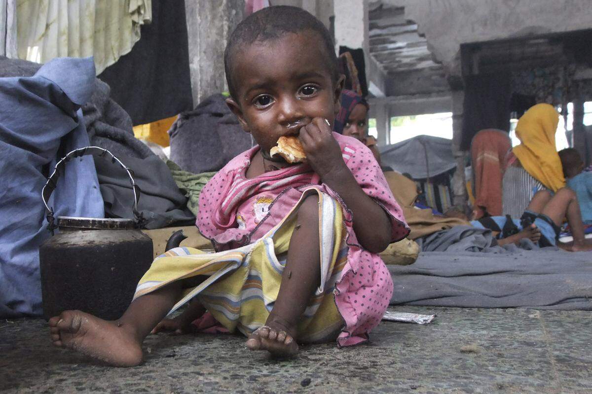 Für die Kinder ist das Leben in den Flüchtlingslagern besonders hart. Das Internationale Komitee des Roten Kreuzes in Genf spricht von einem „alarmierenden Ernährungszustand der Kinder unter fünf Jahren“. Das Niveau der Unterernährung sei das höchste der Welt.