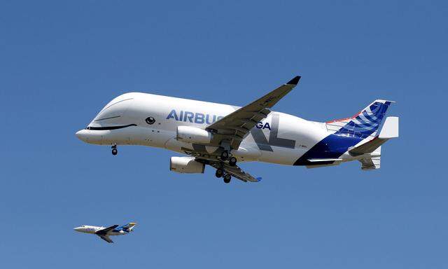 Airbus – im Bild ein Beluga-Transportflugzeug – wächst unerwartet stark.