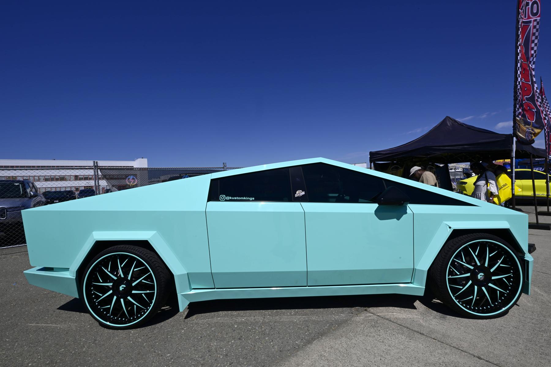 Tesla droht einmonatiger Verkaufsstopp in Kalifornien