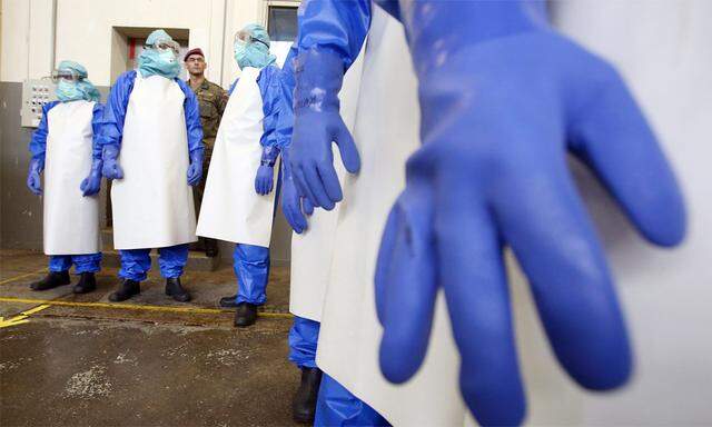 Ebola-Training der Deutschen Bundeswehr.