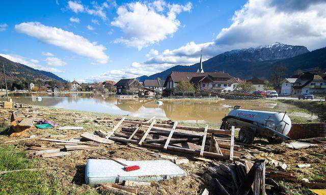 UNWETTER - KAeRNTEN: AUFRAeUMARBEITEN IN RATTENDORF