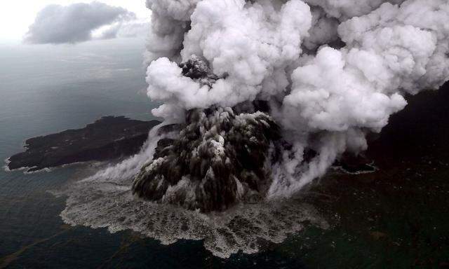 Verursacher des Tsunamis ist der Vulkan Anak Krakatoa, dessen Unterwasser-Erdrutsch die Welle in Gang gesetzt haben dürfte.