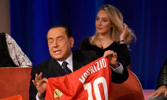 Er ist auf der Fußballbühne zu Hause: Silvio Berlusconi.